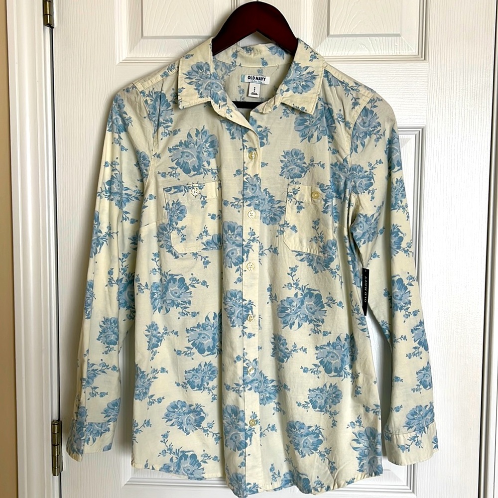 NWT Old Navy, Floral print button down shirt
